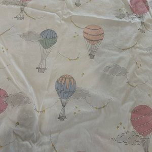 Gooselings Touch The Sky Crib Sheet - Pink